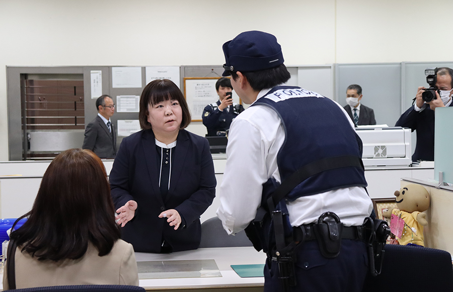 【山梨県】強盗の防犯訓練　「聞き出す難しさ痛感」　都留信用組合